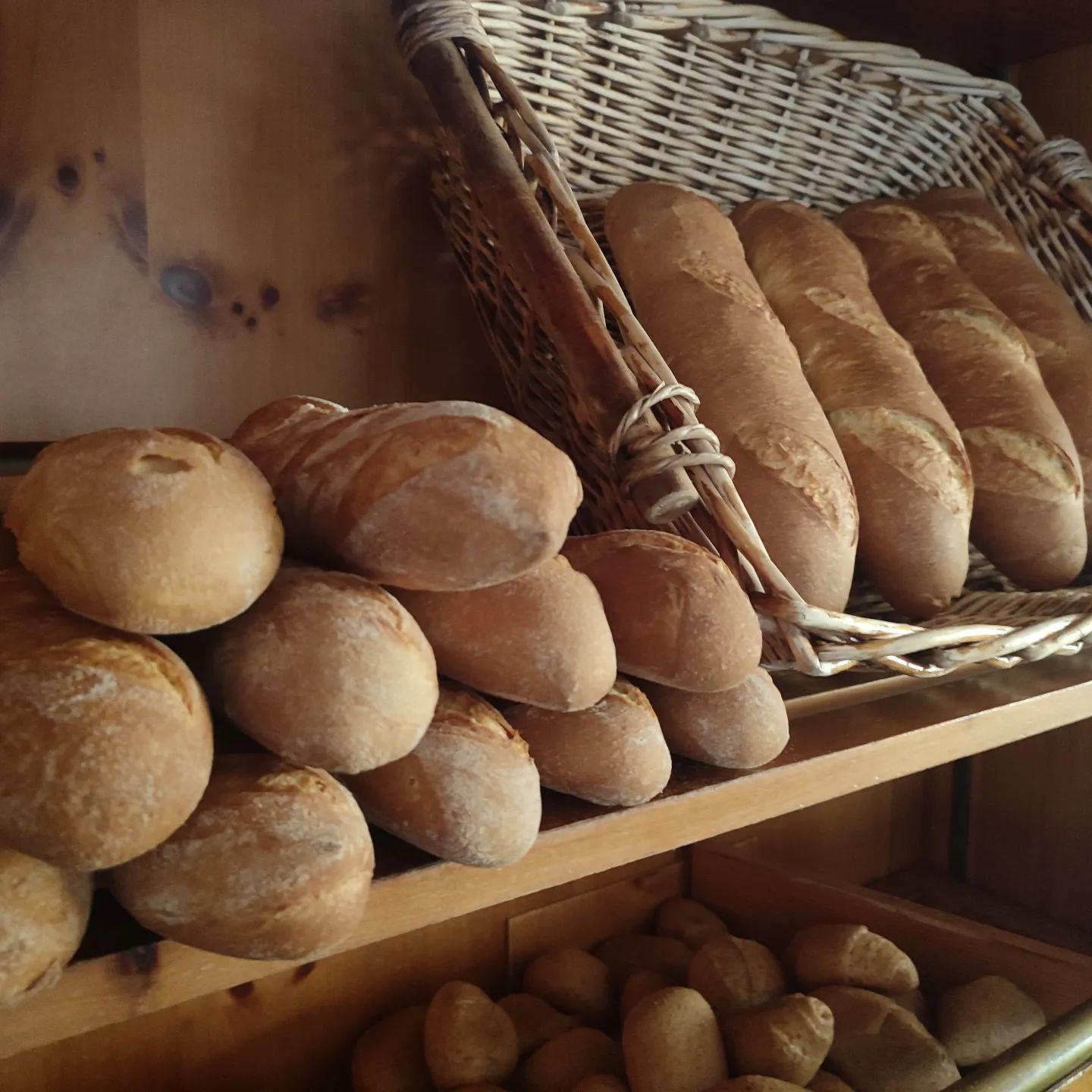 pane esposto su scaffali